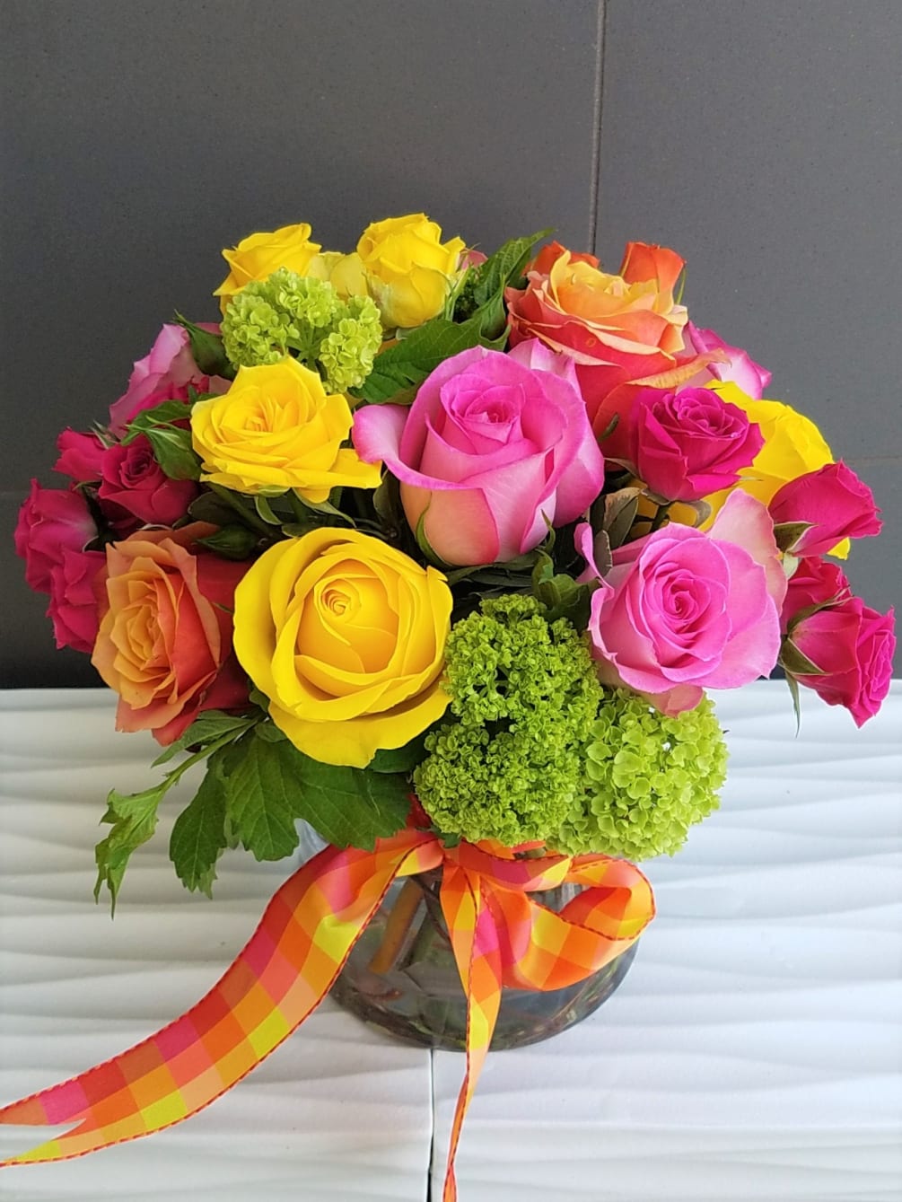 This arrangement was designed in a compact style with a mix of