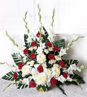This patriotic arrangement is a beautiful tribute to anyone who&#039;s served our