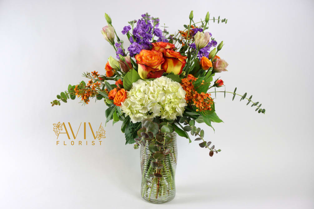 Enjoy with this seasonal design choice flower arrangement delivered in a majestic
