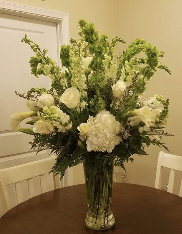 Beautiful arrangement of high-end flowers.  * please note*  if calla