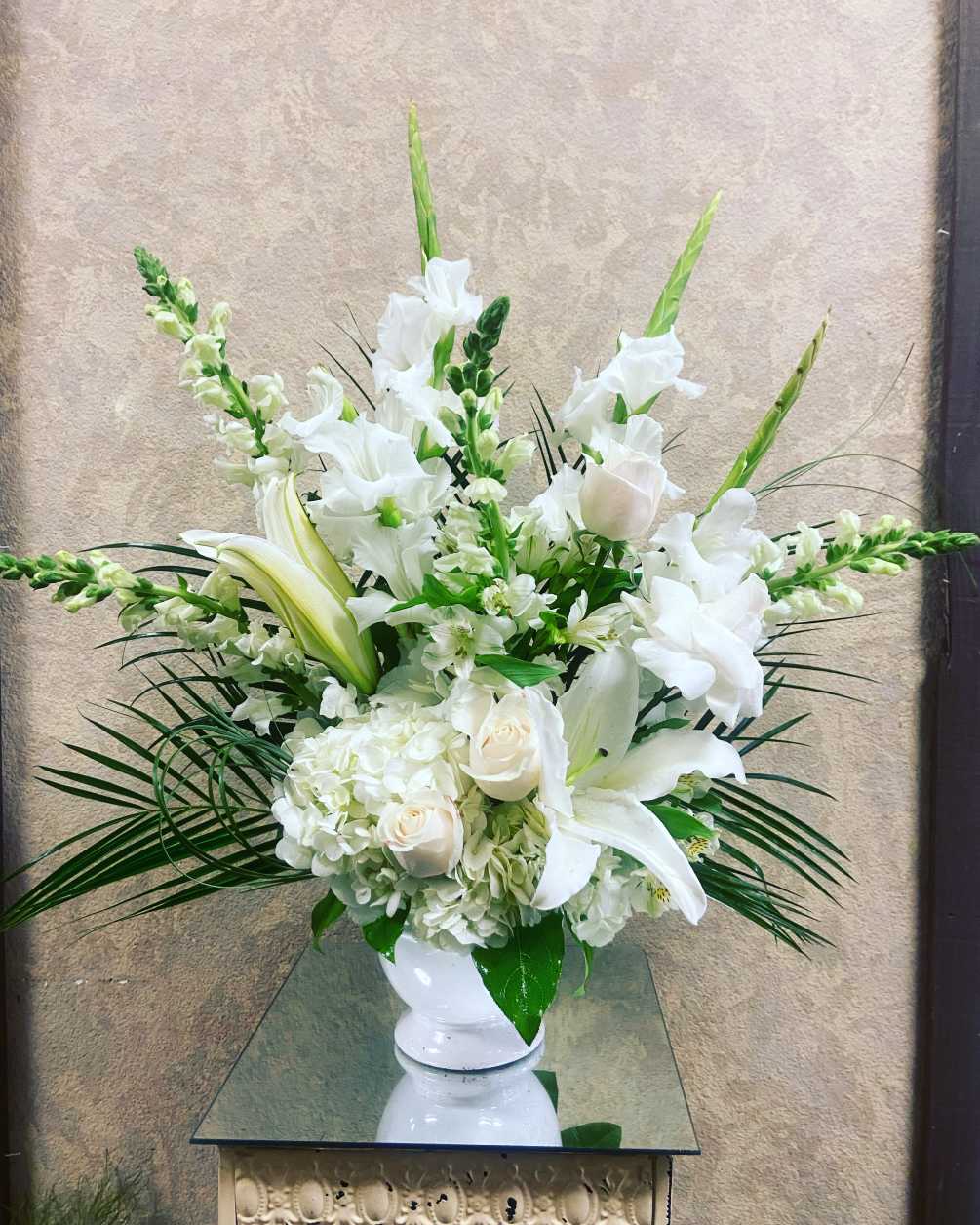 Type of Flowers: All-white Gladiolas, Snapdragon, Lilies, Roses, and Hydrangae in a