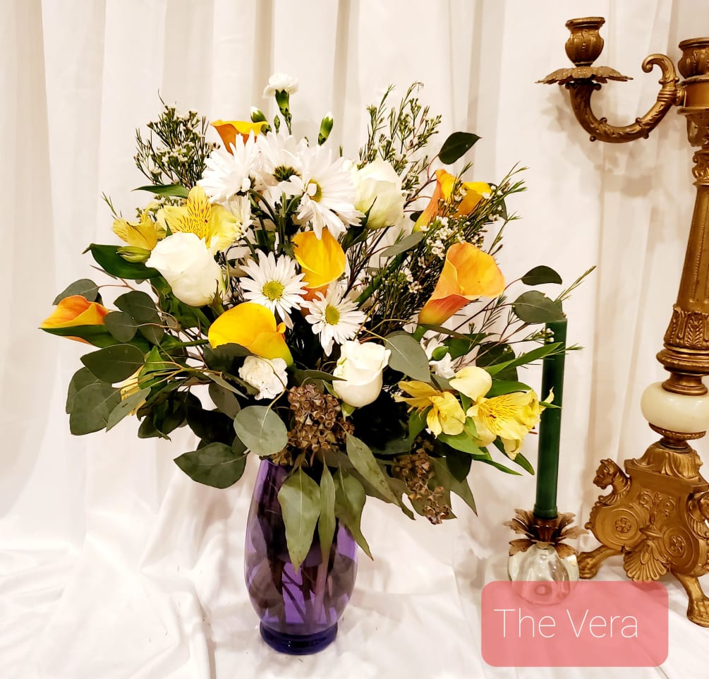 An elegant assortment of calla lilies, roses, daisies and mini carnations.