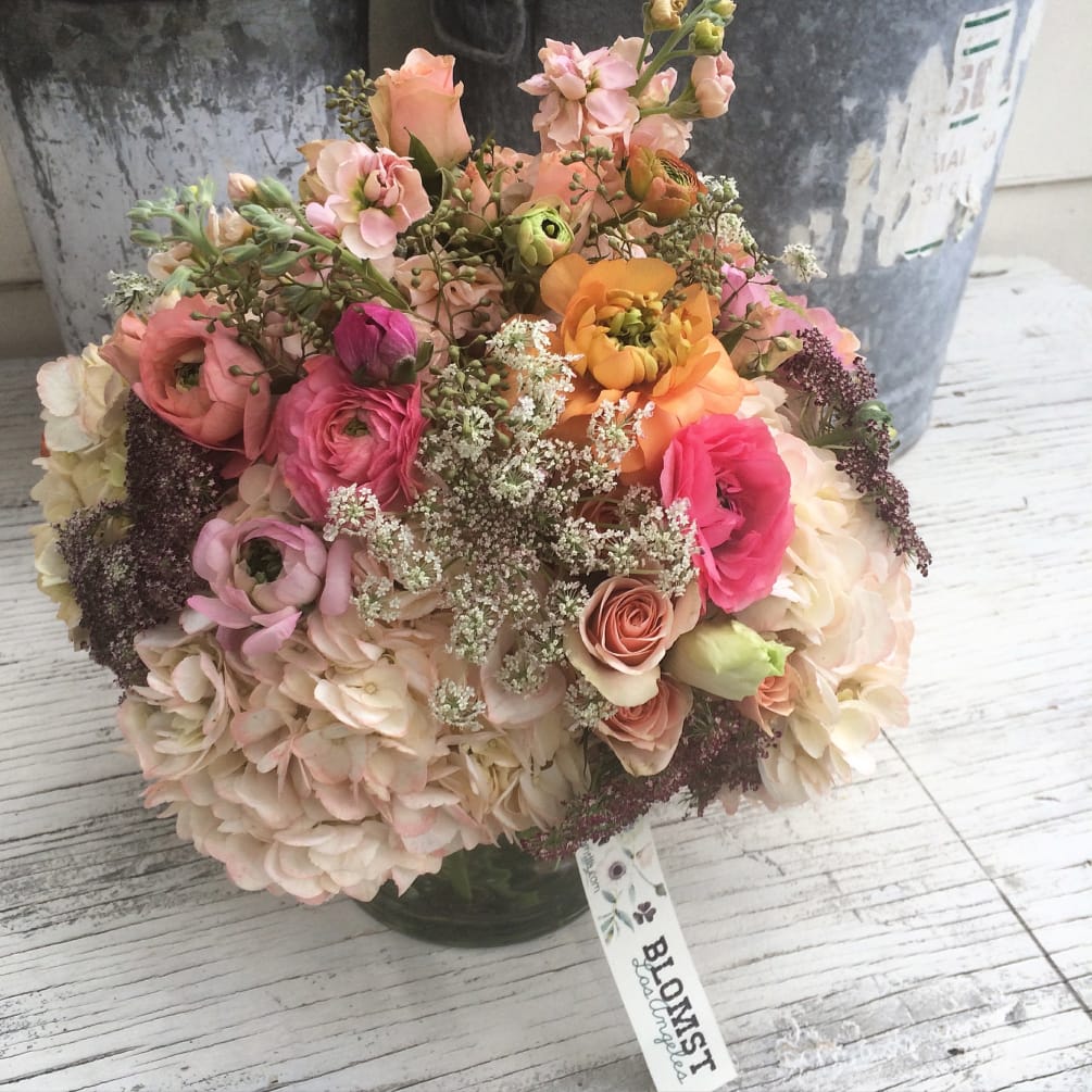 Palisades gold arrangement by Blomst Los Angeles