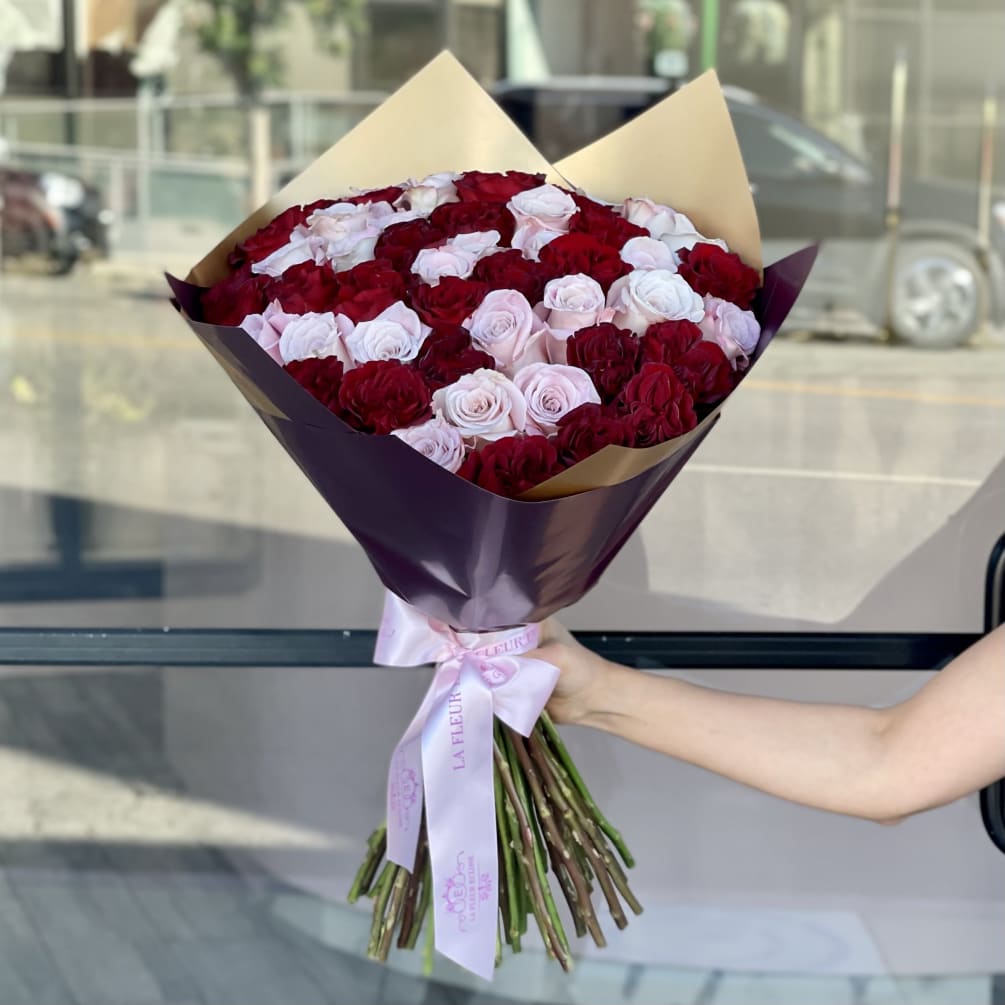 Love bouquet by La Fleur Eclose