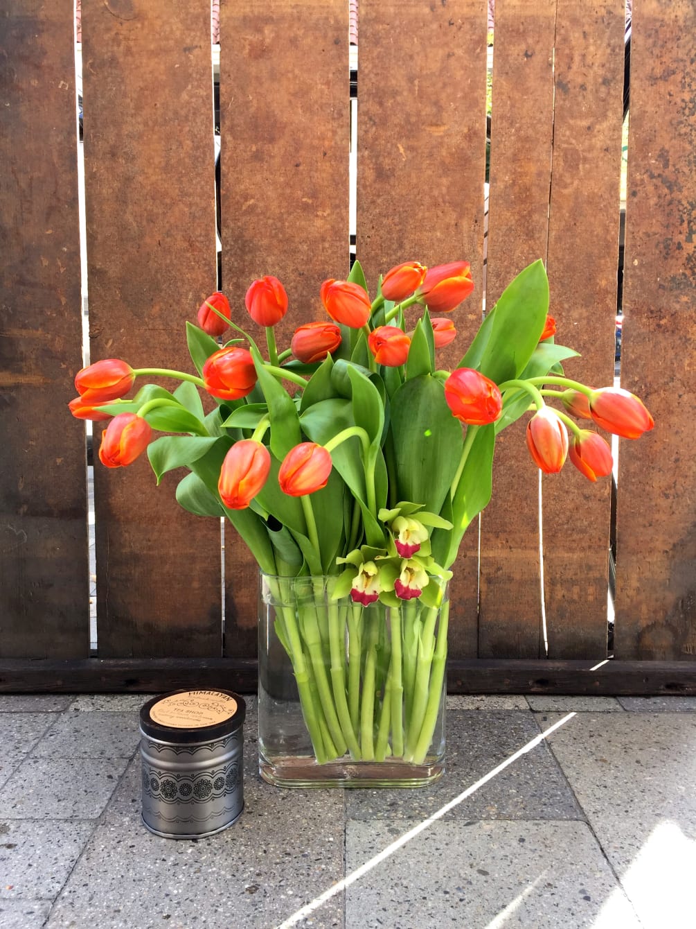 An elegant mix of 20 tulips placed into a glass vase with
