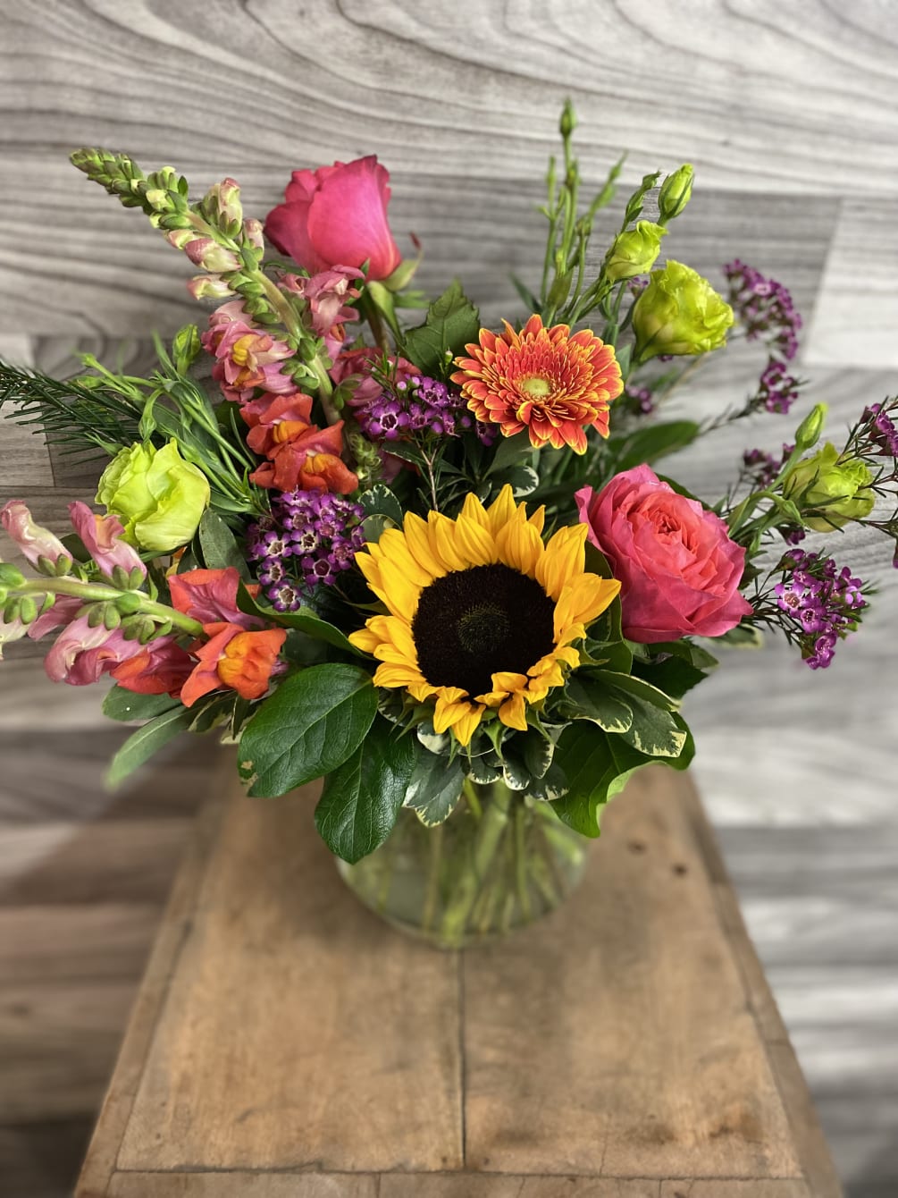 A pet friendly bouquet, perfect to send to a pet filled home!

All