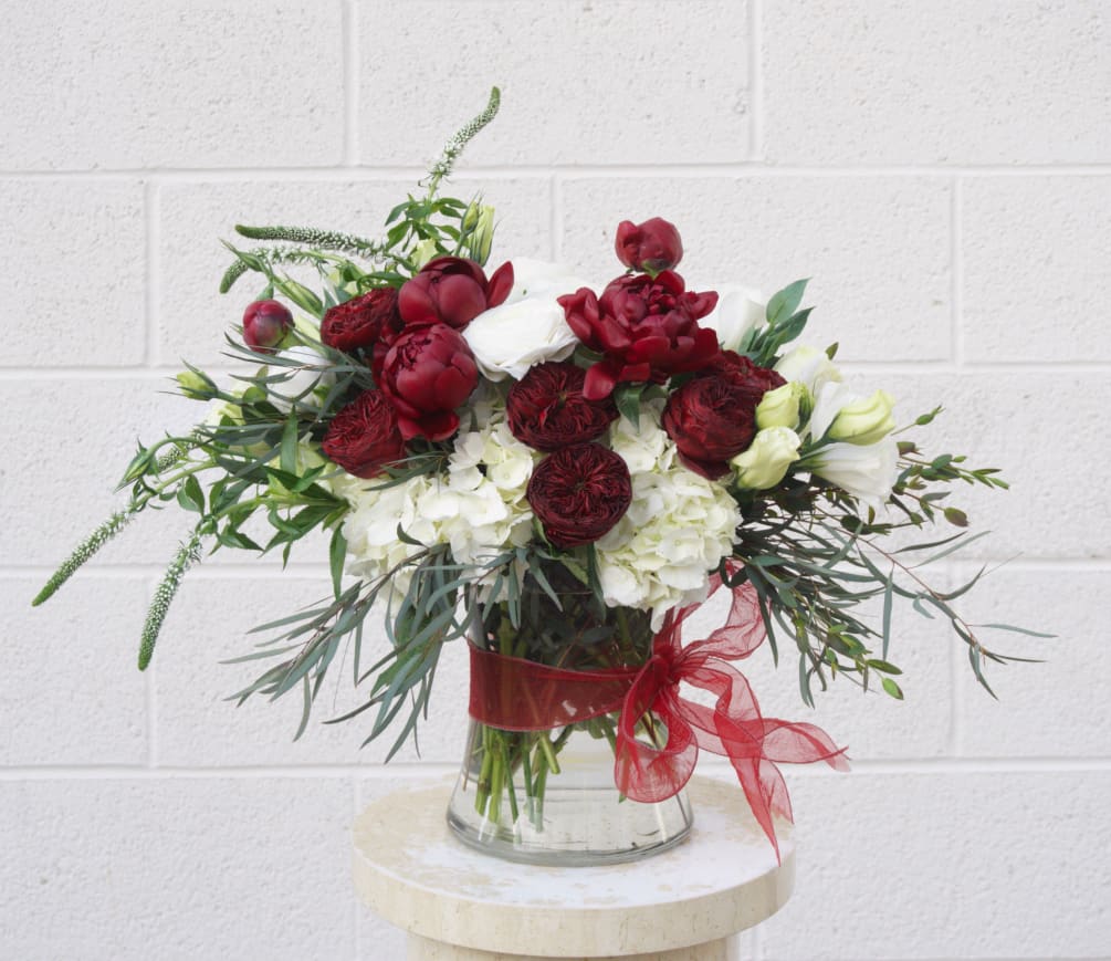 Luxury design including premium flowers: English rose, ranunculus... and accents.