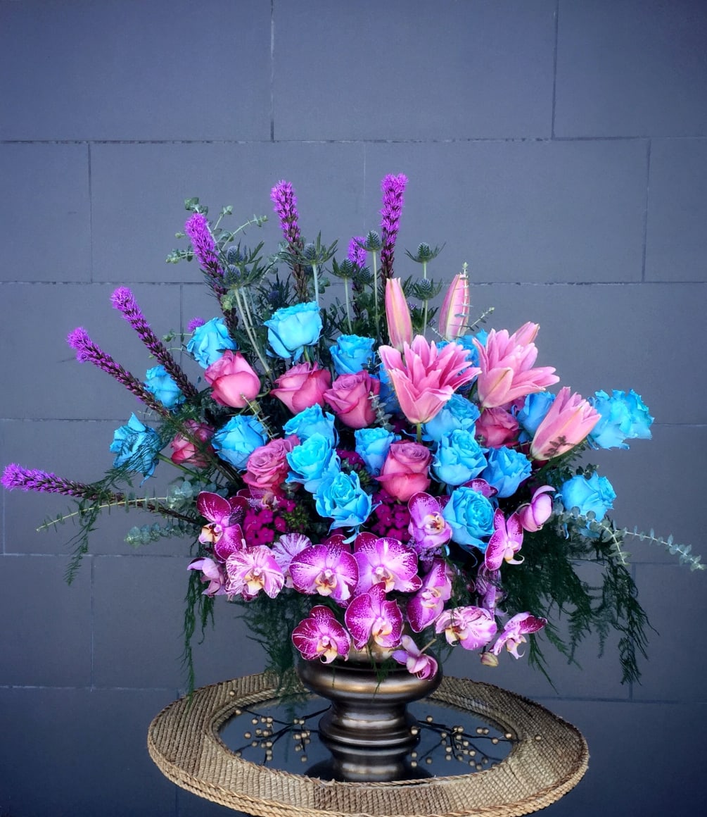 Beautiful design including all premium fresh flowers: rose, orchid, liatris... and nice