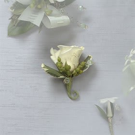 Today&#039;s corsages and boutonnieres range from dramatic and sophisticated floral clusters to