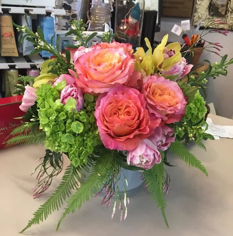 Free spirit roses, green hydrangea with pink tulips combined into a moving