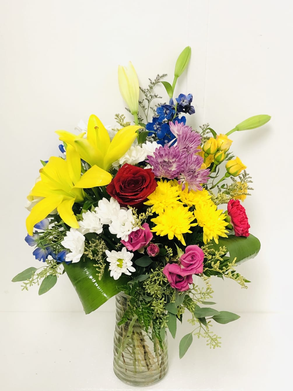 Simple and colorful arrangement 