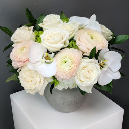 Simple and elegant, our &quot;Flawless&quot; arrangement is oh so beautiful and classic.