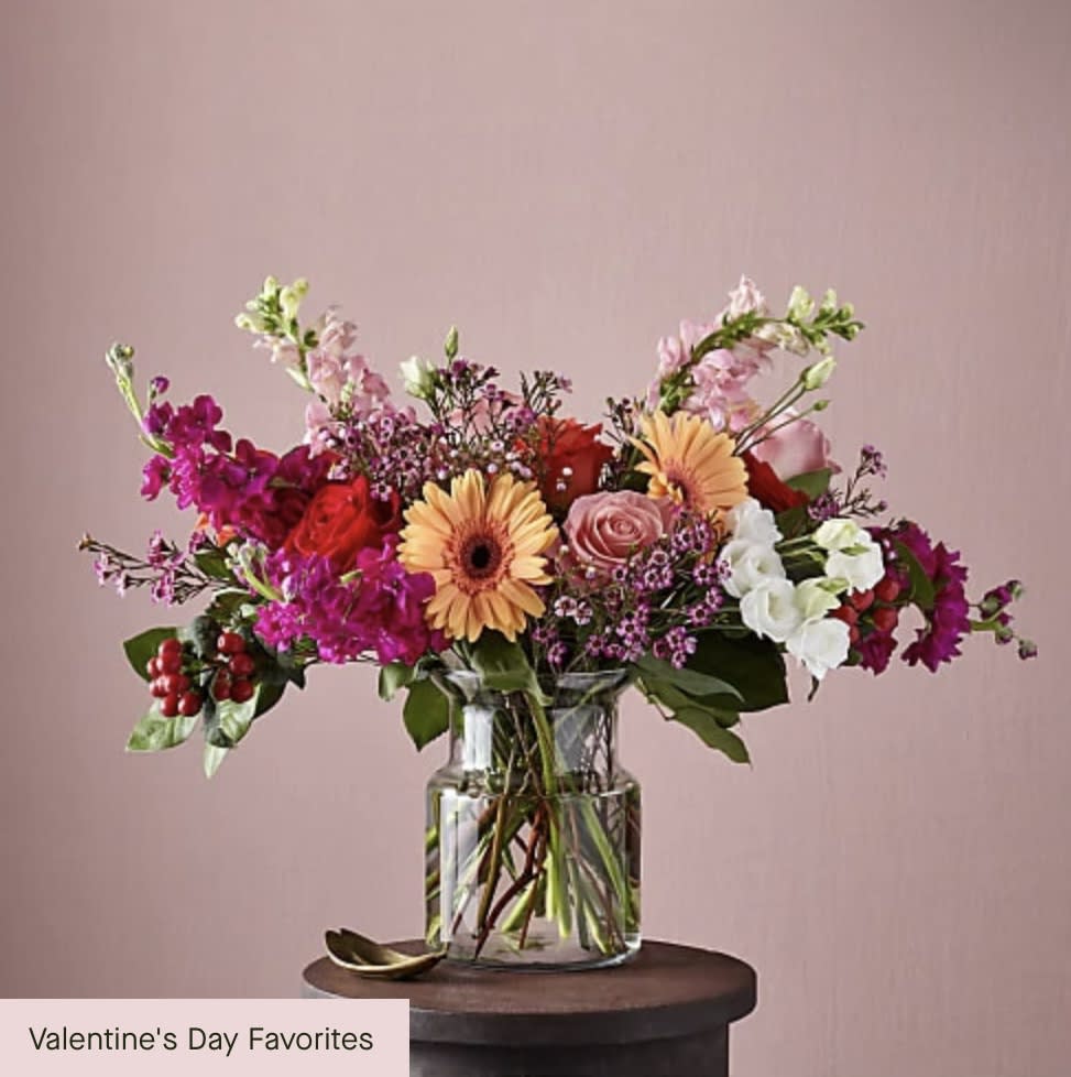 Show them how you really feel with our Grand Gesture Bouquet. The
