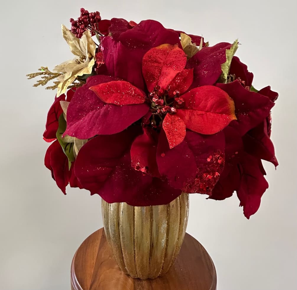 Poinsettia best sale flower arrangements