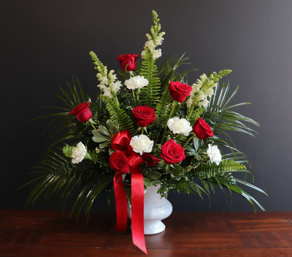A beautiful traditional fan arrangement with our luscious red roses and elegant