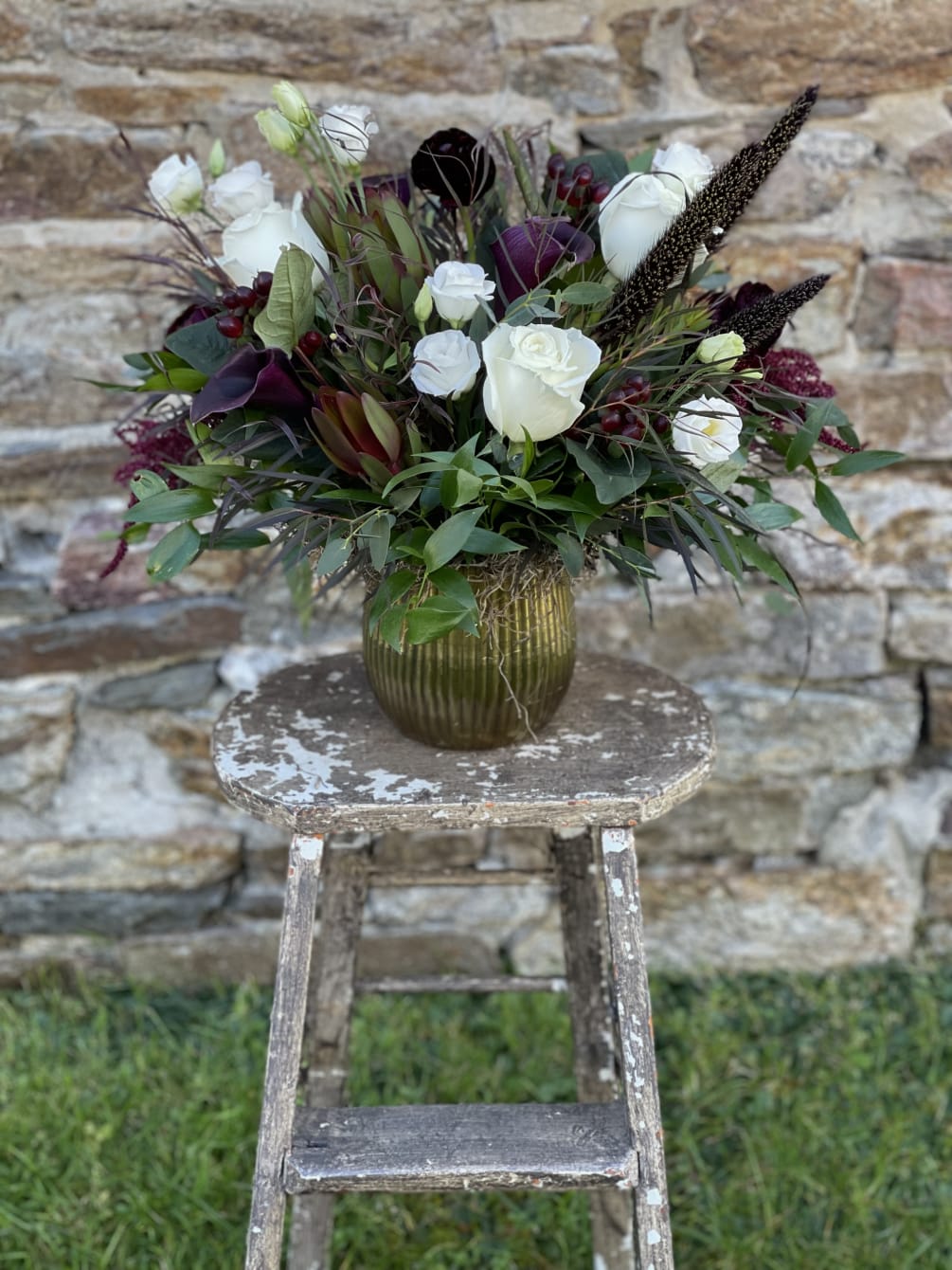 Our Frequent Flower Club features arrangements created with our freshest seasonal blooms.