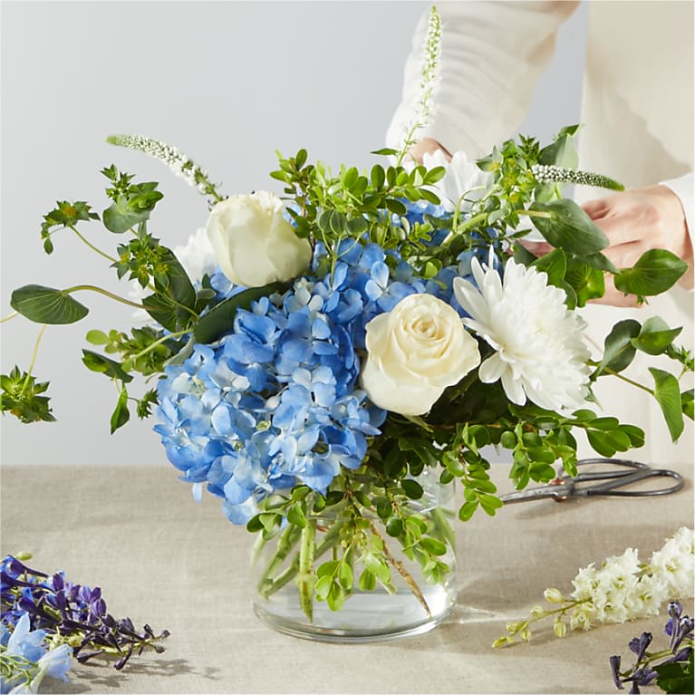 A wonderful combination of the blue and white, clean and fresh. Perfect