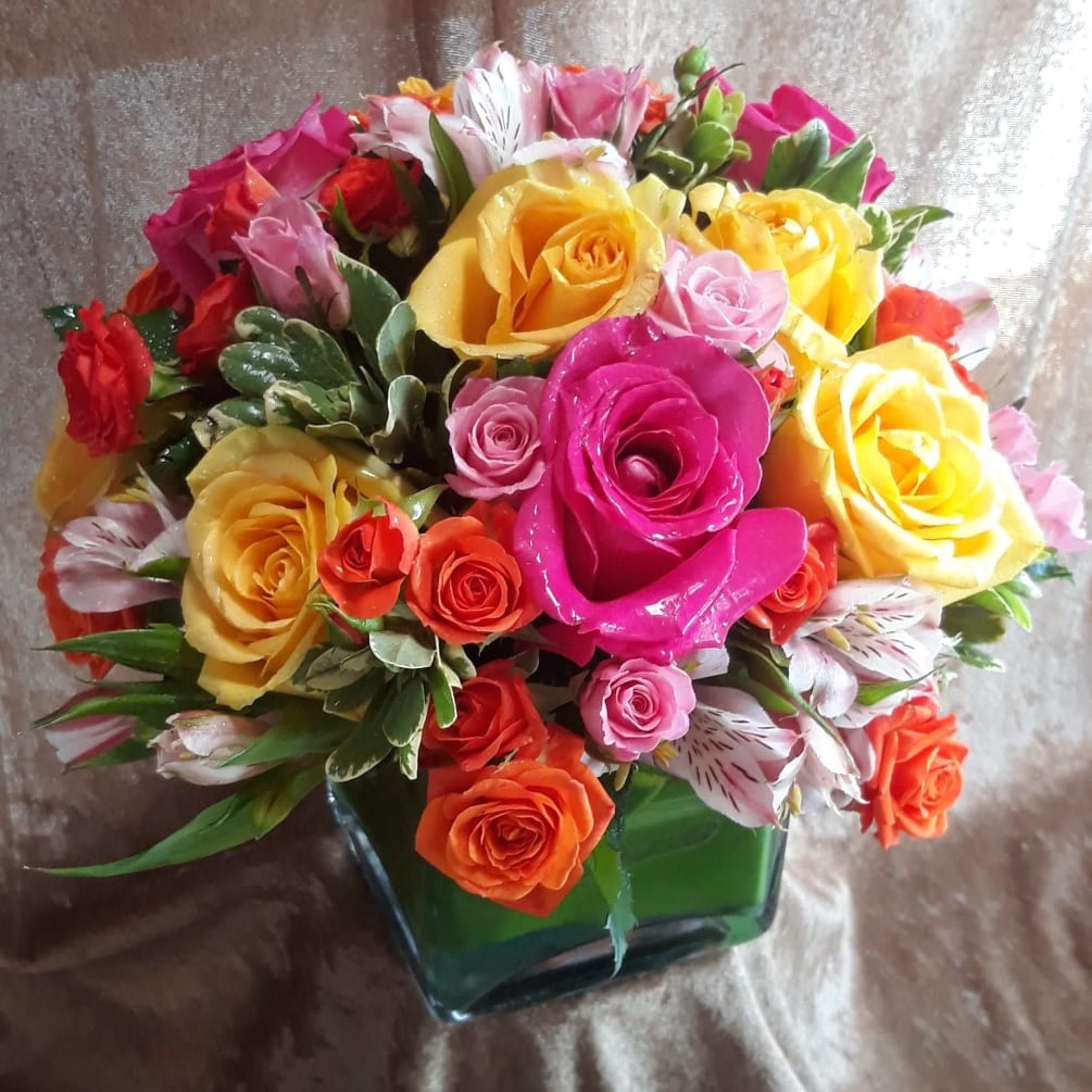 SIZE SHOWN: Deluxe
A burst of jewel toned roses that becomes the center