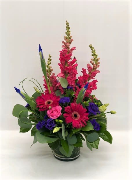 Part of our COLOR-DUO collection.
Pink and purple flowers arranged in a low