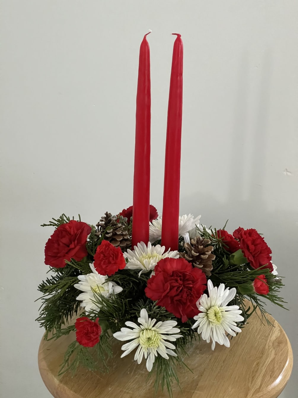 A beautiful traditional holiday classic centerpiece for your dinning table with red
