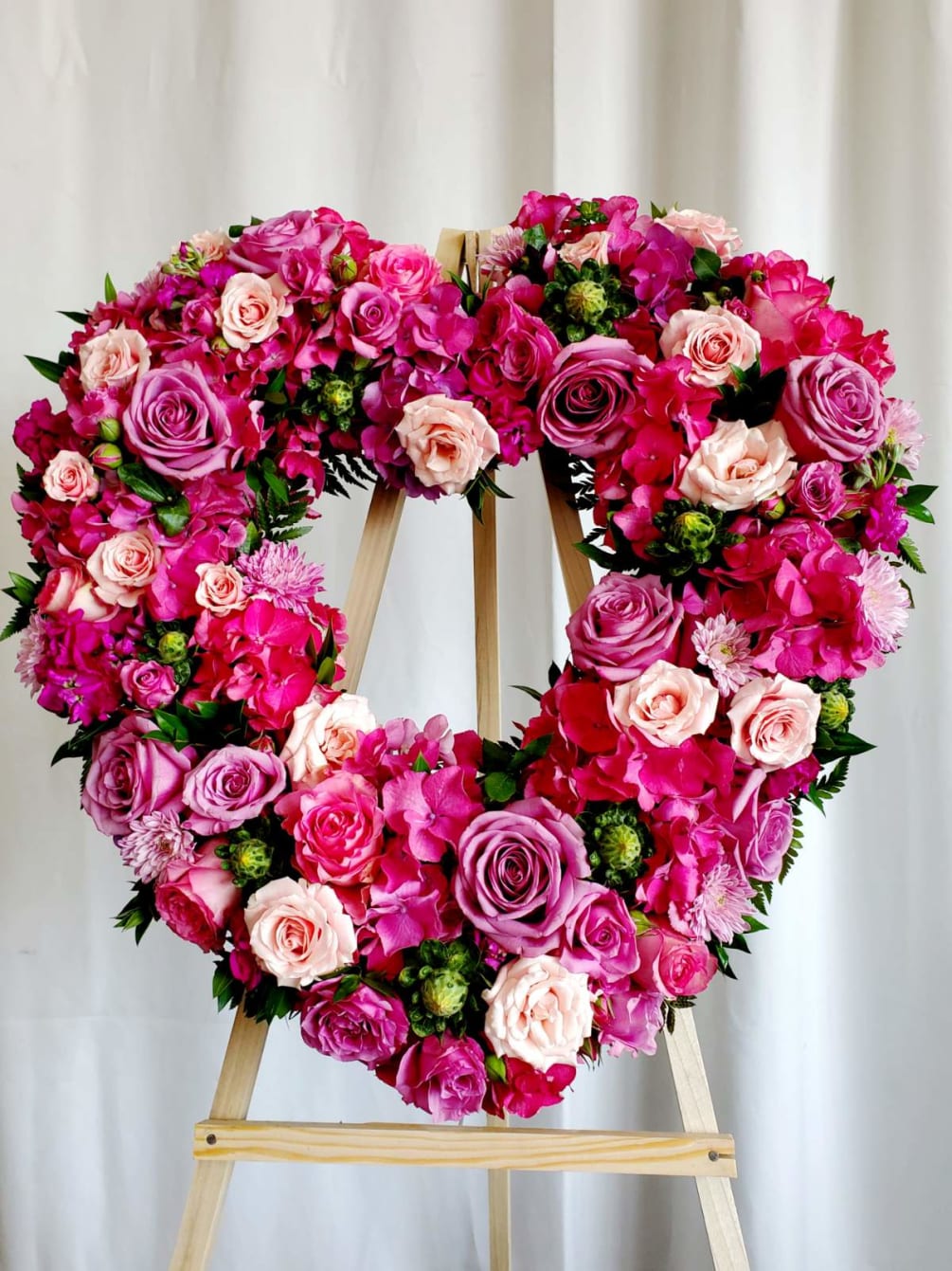 This beautiful heart wreath is expertly curated to represent your loving sentiments.