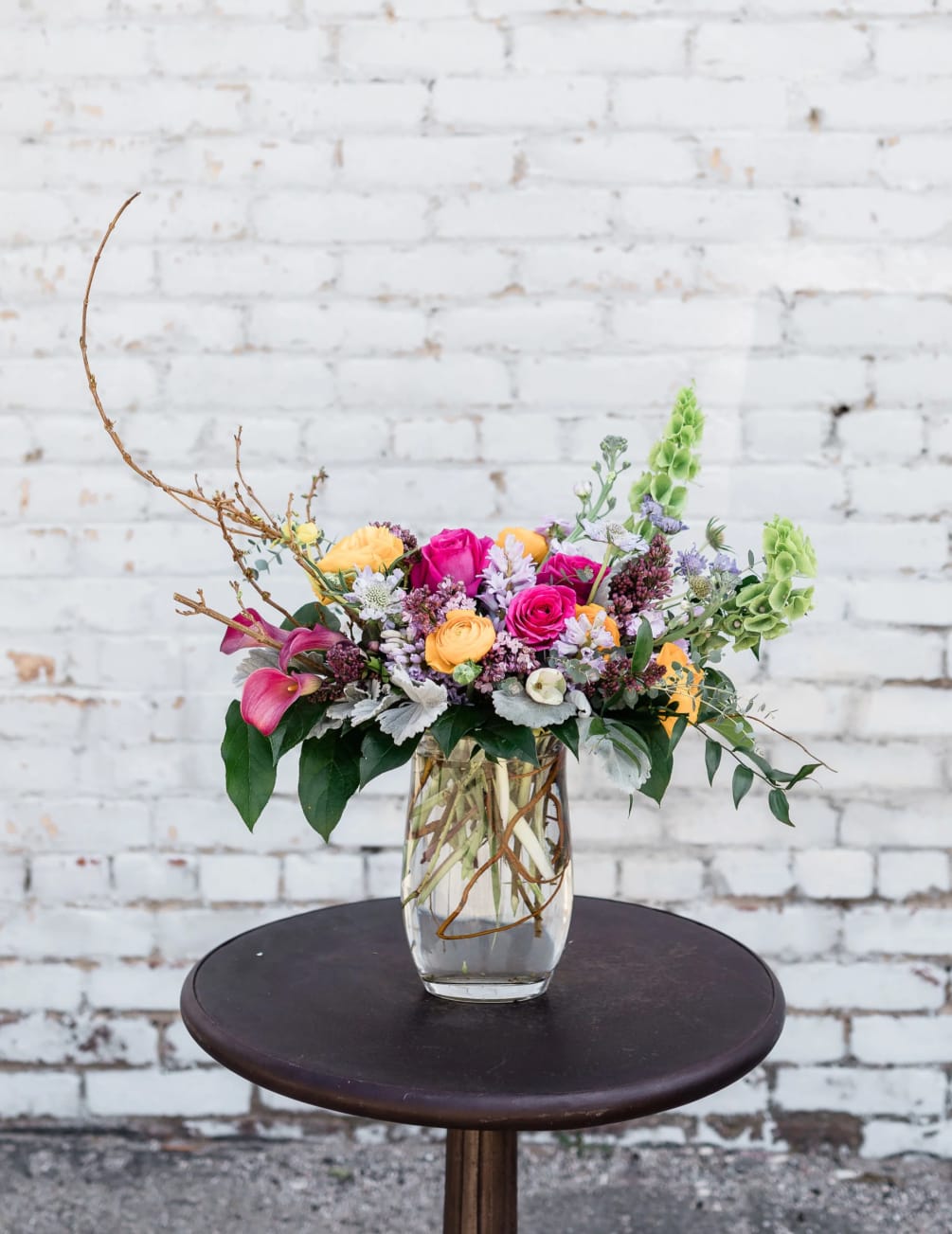 Stunning spring arrangement complemented with gorgeous textures and bright tones! Perfect for