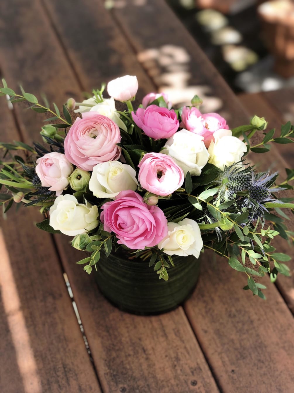 - 8 White Roses
- 8 Pink Ranunculus
- Greenery
- 6 x 6 Inches