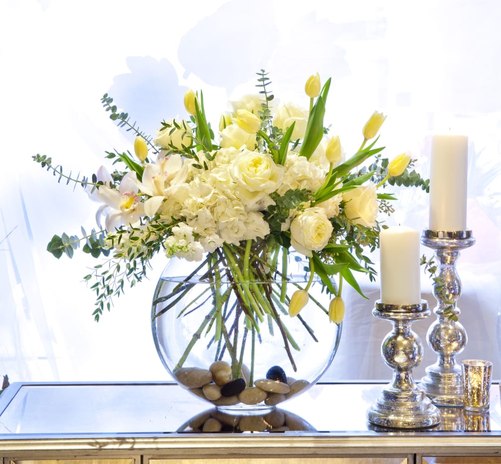 In a massive oval-shaped clear glass, eucalyptus and roses provide the signature