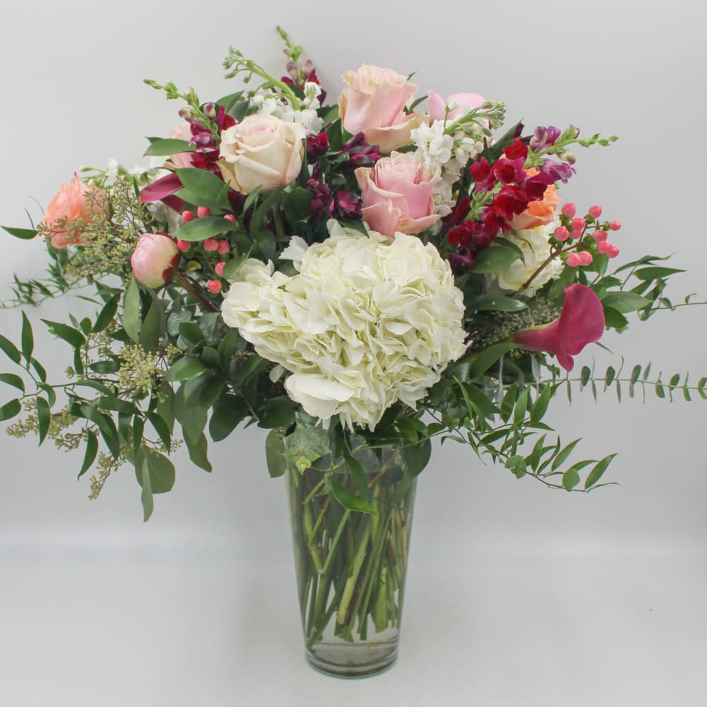 Napa Valley features White Hydrangea, Light Pink Roses, Quicksand Roses, Peach Roses