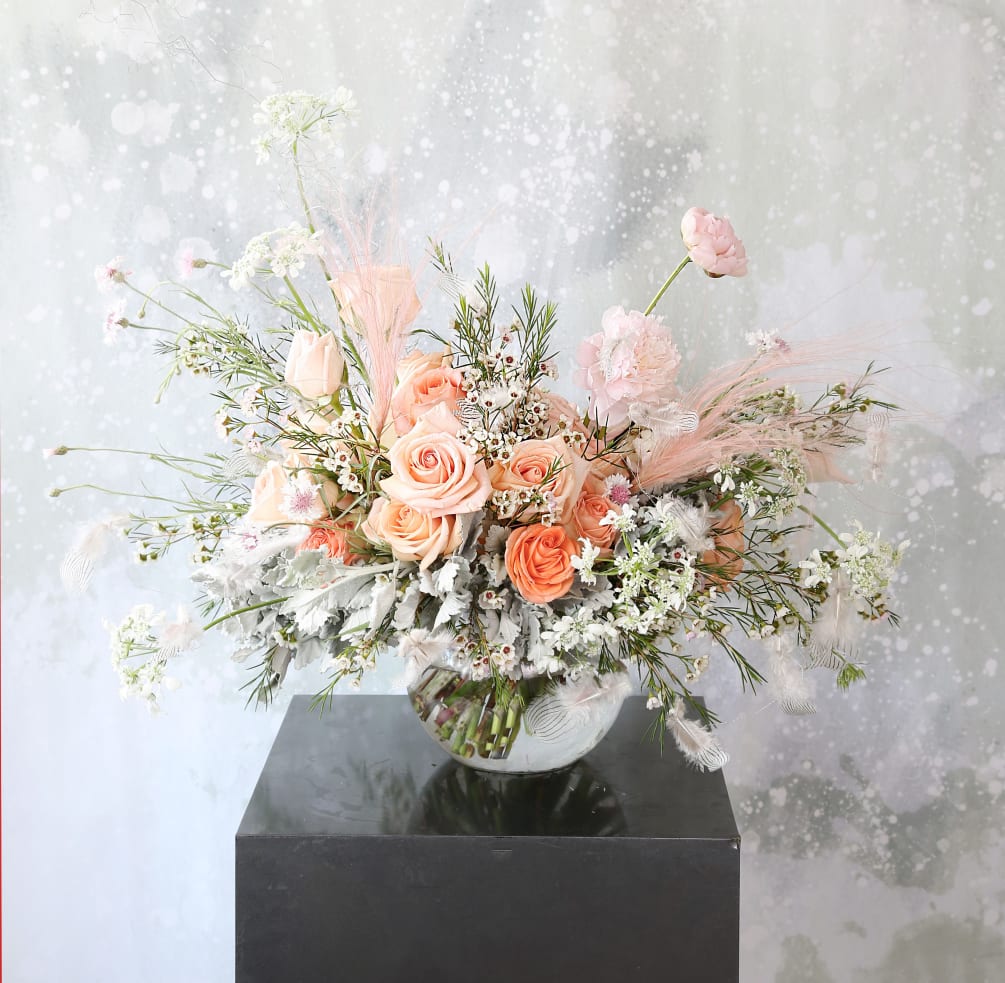 A peach Blush Ivory color palette create by Garden rose, peonies, seasonal