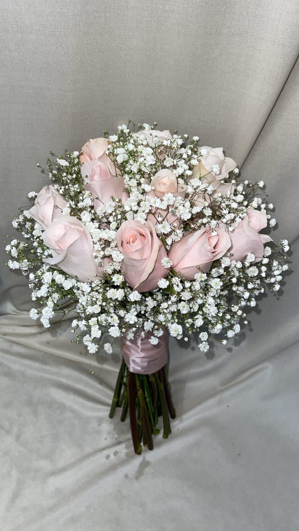 Light pink roses and babies breath 