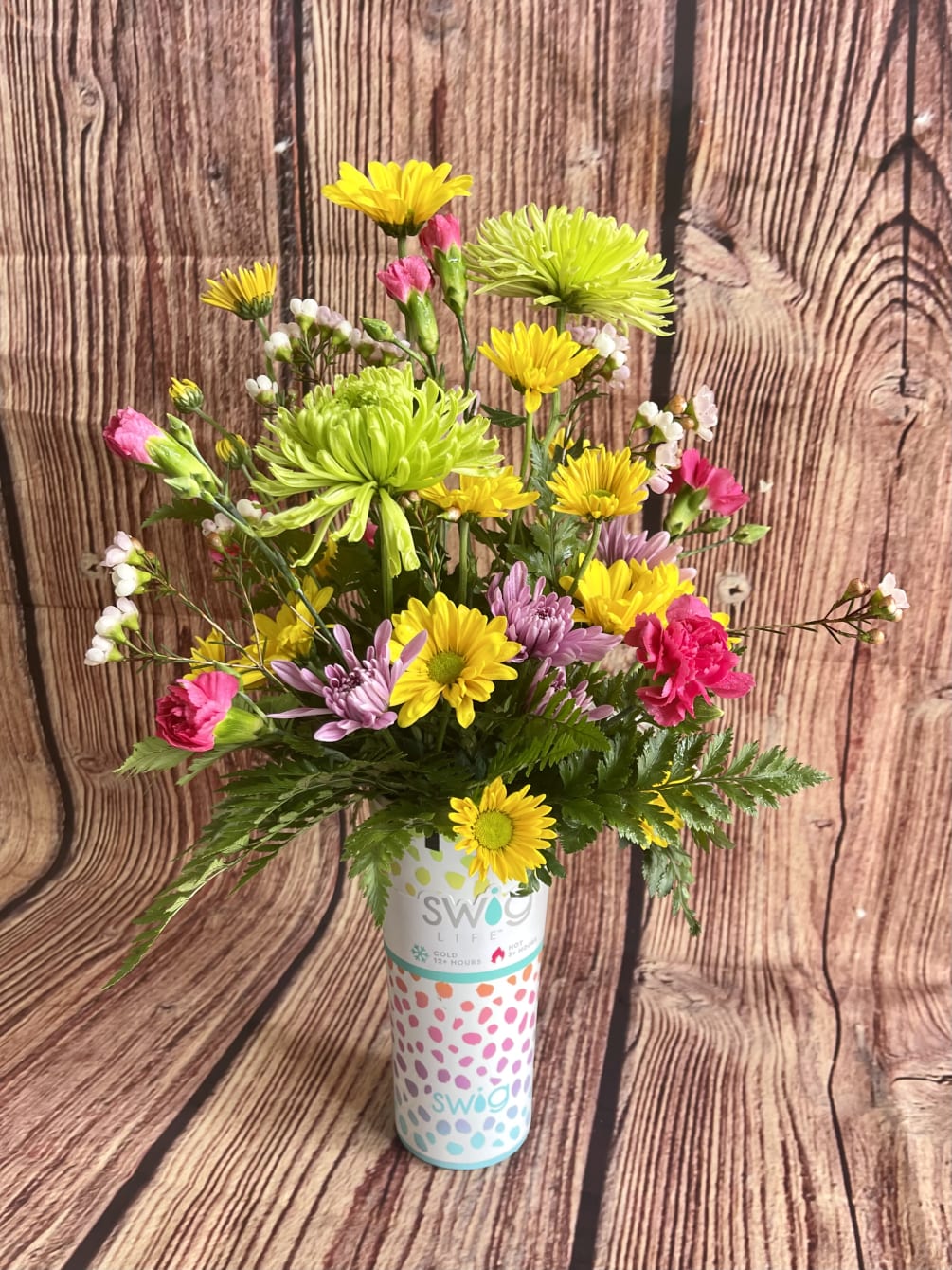 Beautiful blooms fill a Swig Tumbler! Keeps drinks cold up to 24