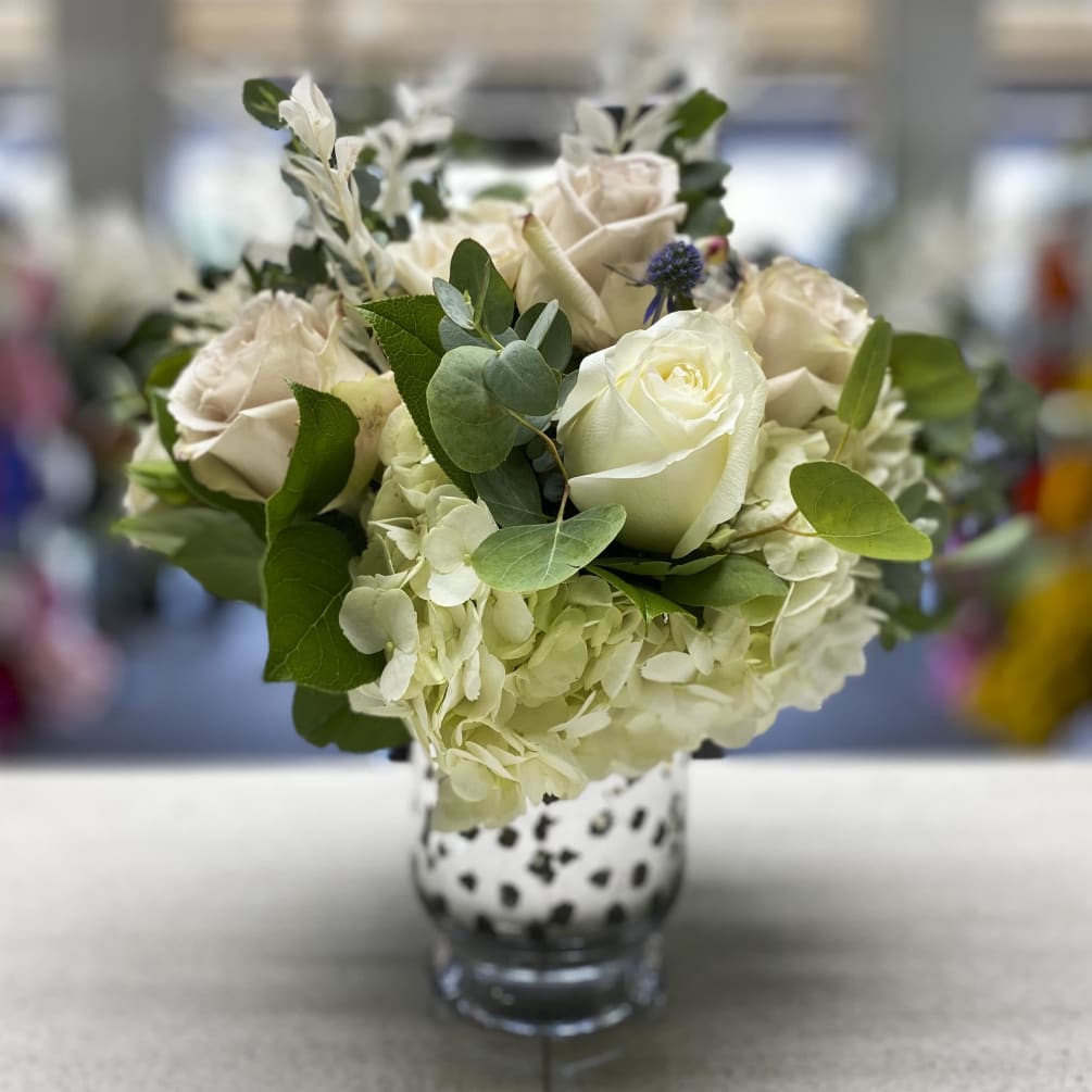This beautiful arrangement come with roses,thistle,hydrangea &amp; other seasonal flowers and greenery!!