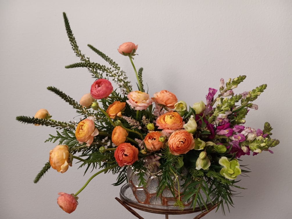 Bursting with birthday cheer!
This fun bouquet features peach ranunculus, burgundy snapdragon, assorted
