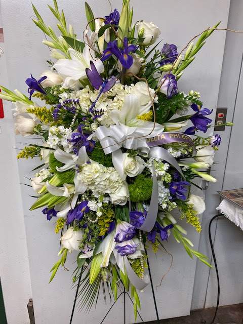 This bouquet can be made with gladiolas, roses, irises. We can use