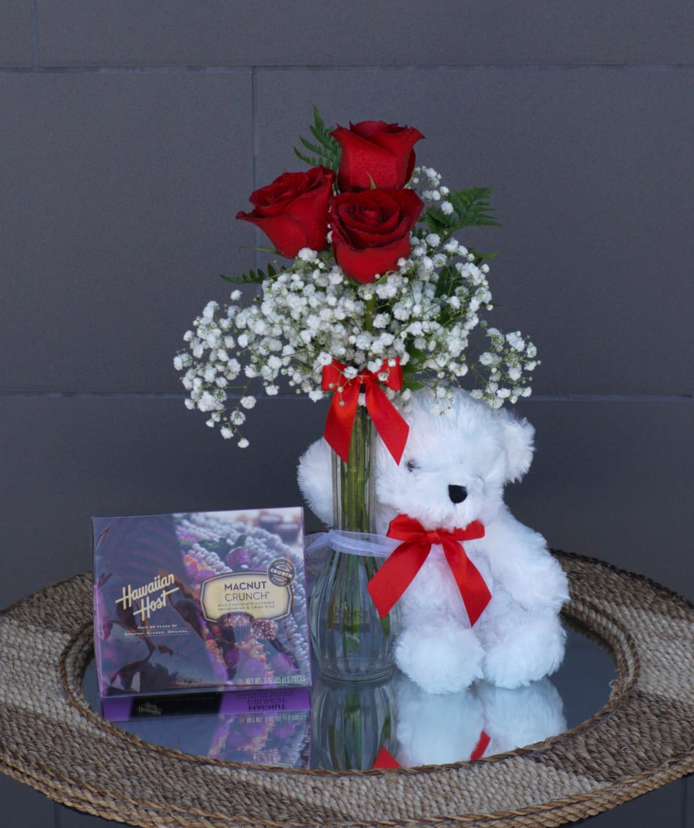 Love combo with Ecuadorian roses, teddy bear and Hawaiian chocolate. CUSTOMER CAN