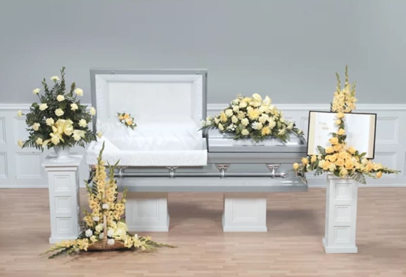 Casket &amp; pedestals not included in price.Components may vary.

Shown in Deluxe

Ensemble 36