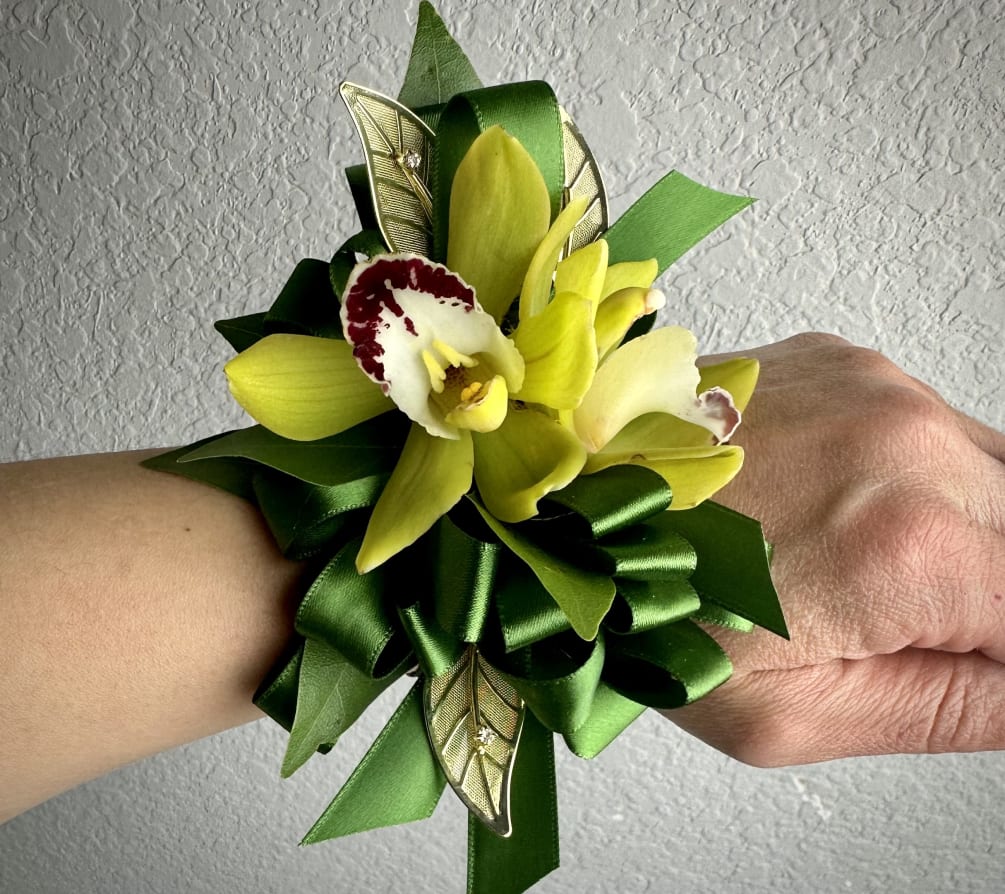 Tropical wrist corsage with pendants. 
-One size fits most