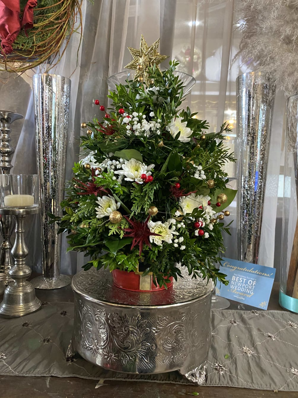 This medium-sized boxwood features white and red flowers with gold accents and