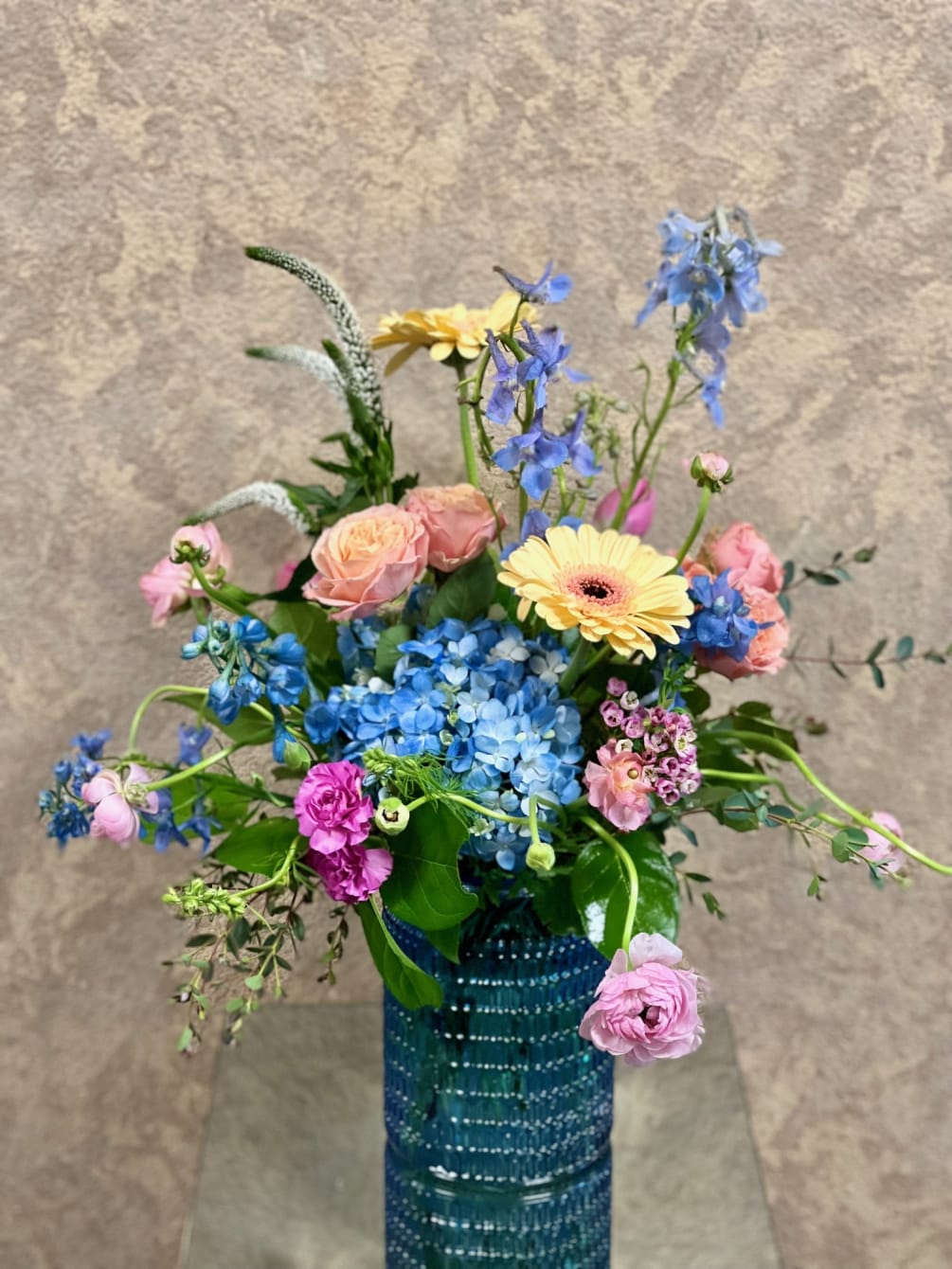 This design is great for spring birthdays.
Recipe: Soft Hues with Blue Hydrangea