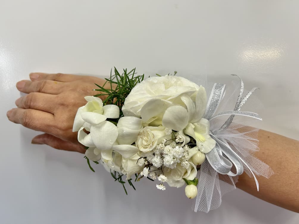 Wrist corsage with white flowers and accents. CUSTOMER CAN CHOOSE ANY COLOR
STANDARD: