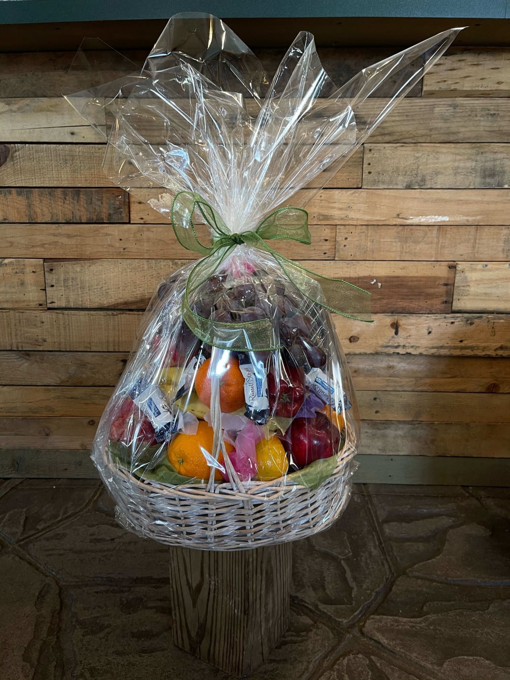 Our fruit basket include fresh fruits and some extra candies!
