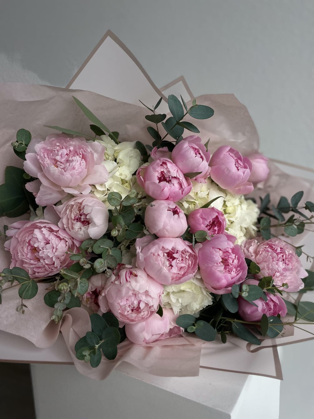 What flowers go with peonies in a bouquet top