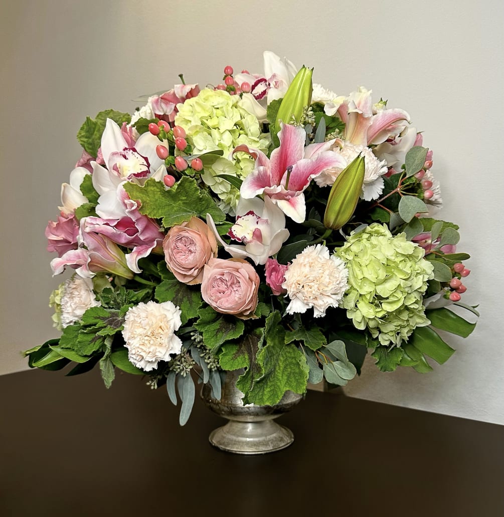 The &ldquo;Bellagio Bouquet&rdquo; is our extra large, low &amp; lush, floral arrangement