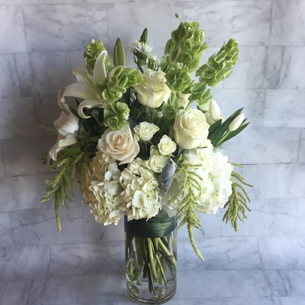 Looking for an elegant and sophisticated floral arrangement to impress your loved