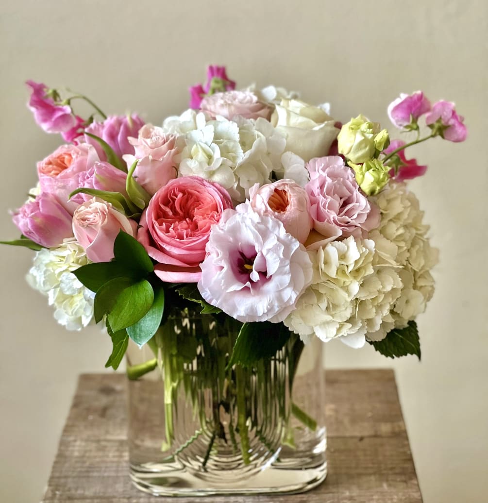 Romantic, soft and sweet. This arrangement includes white and pink tones. 
Dimensions