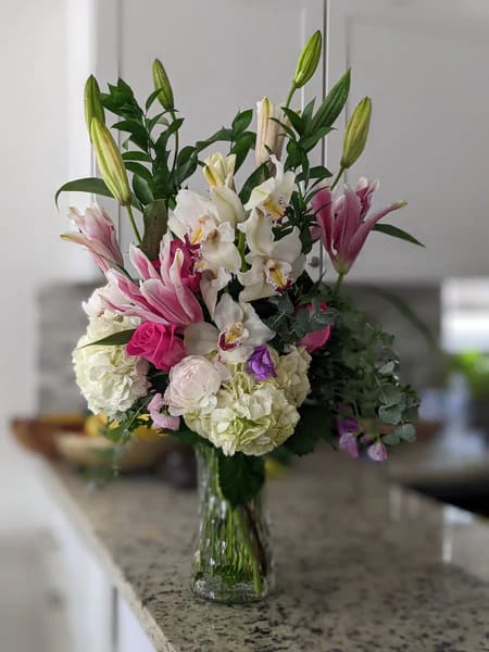 One of our best beautiful selections of flowers for mother&#039;s day.
Flowers including: