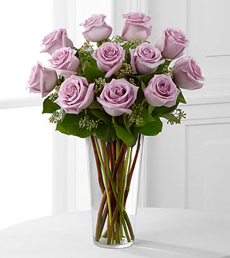 E3-4811S

An enchanting bouquet of lavender roses sweetly touches her heart. Paired with