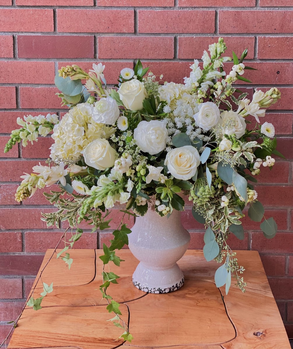 White garden roses, white peonies, queen Anne&#039;s lace, ivy, white rice flower
