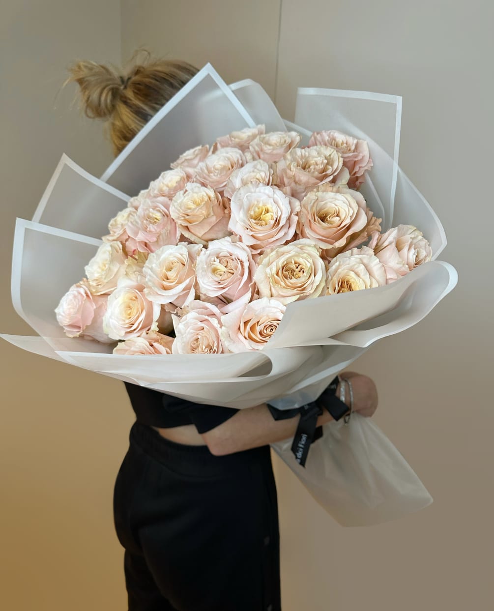 Standard - Gorgeous bouquet of long stem pink champagne roses.
Deluxe - Tender